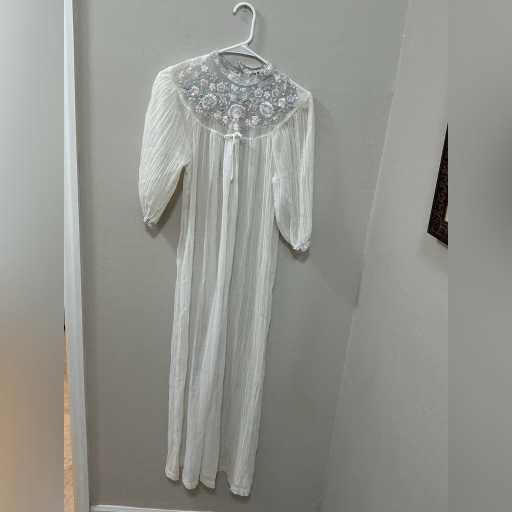 Vintage miss dior white embroidered white nightgown size XSmall